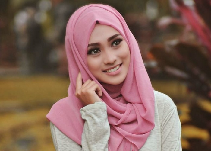 Model Hijab Kantoran Modis Modern Simpel Dan Praktis 