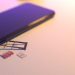 Hp ini bisa dimasuki dua SIM card plus micro sd dan walaupun battery nya 5000 mAh tidak membuatnya terasa tebal saat dipegang